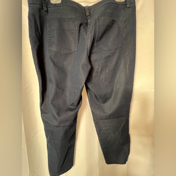 New York&Company stretch denim capri with zipper accent at bottom. Size 12. EUC - Picture 2 of 5